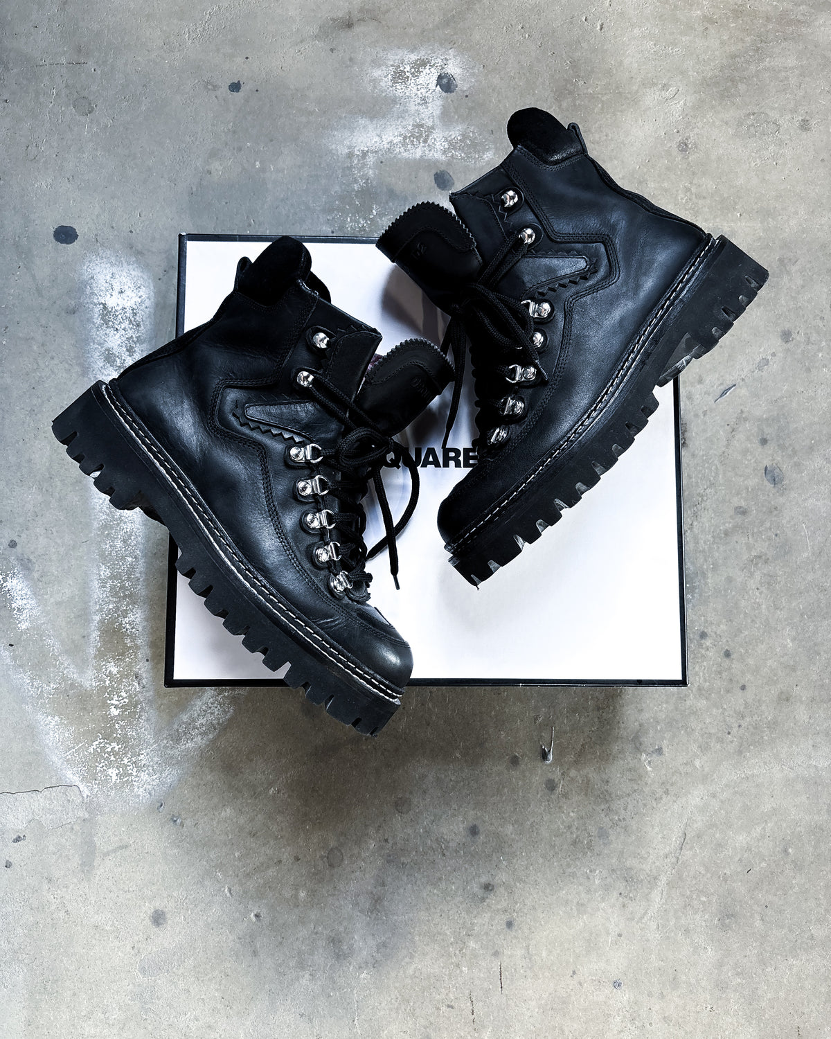 A/W22 BLACK CANADIAN HIKING BOOTS