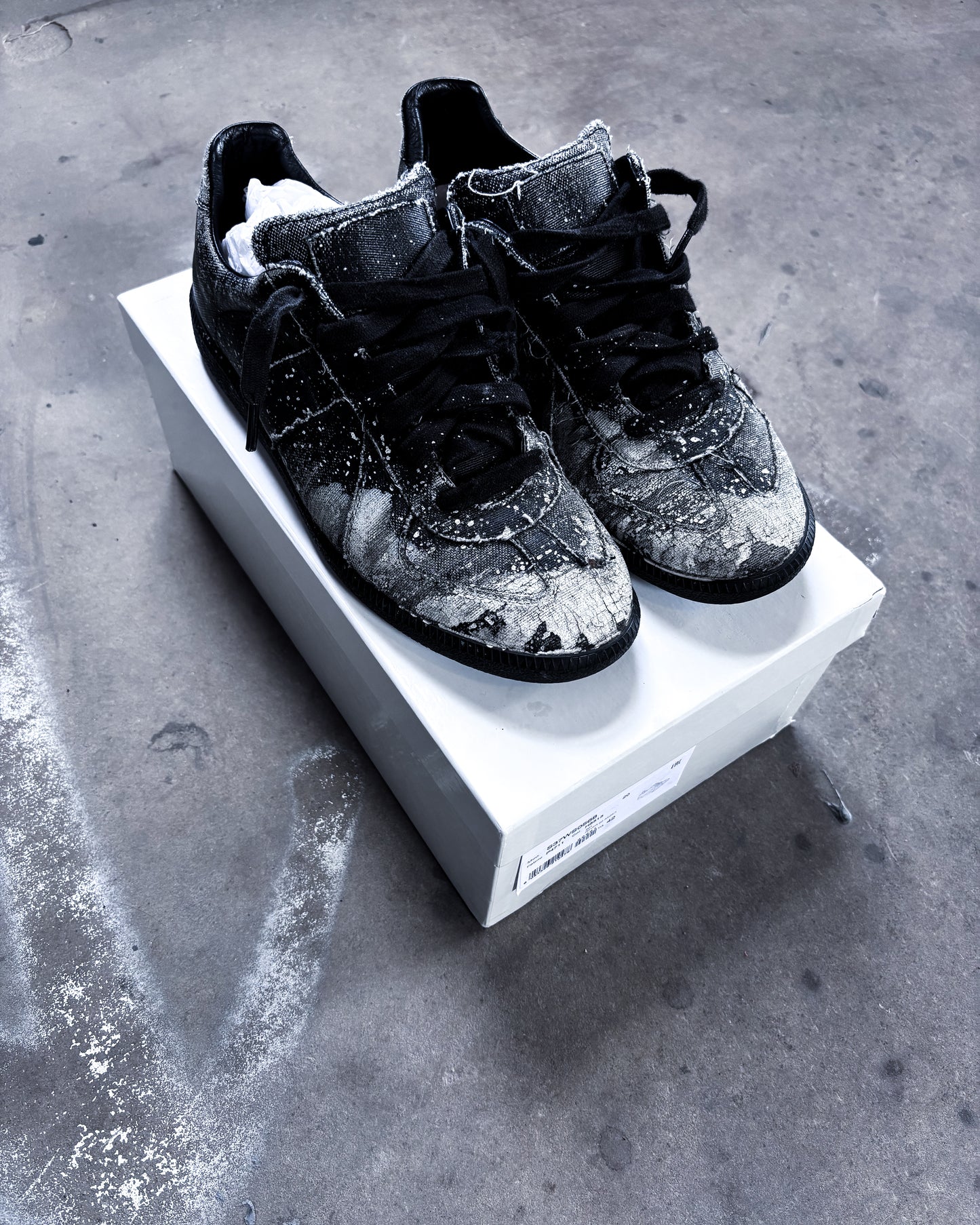 DISTRESSED PAINT SPLATTER GATS