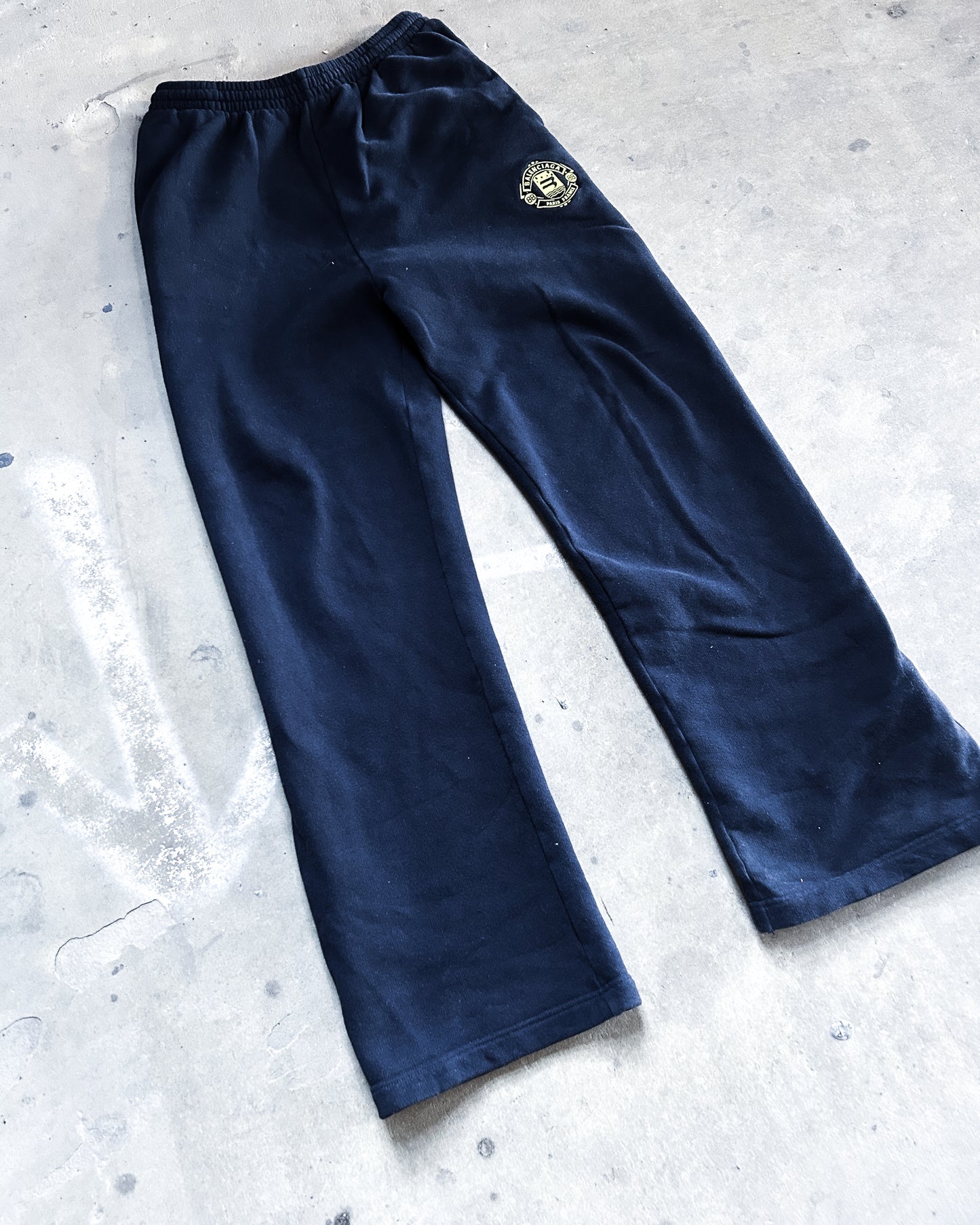 FW21 CREST SWEATPANTS