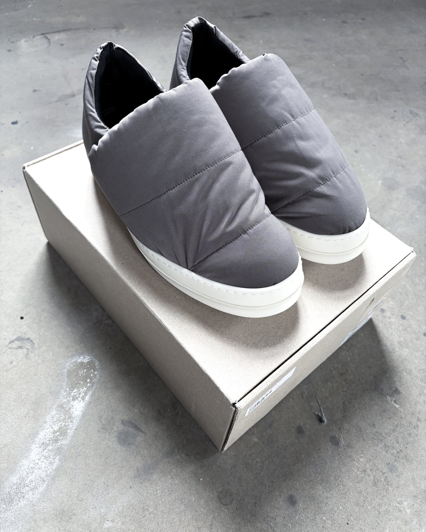 F/W23 PUFFER SLIP ON RAMONES