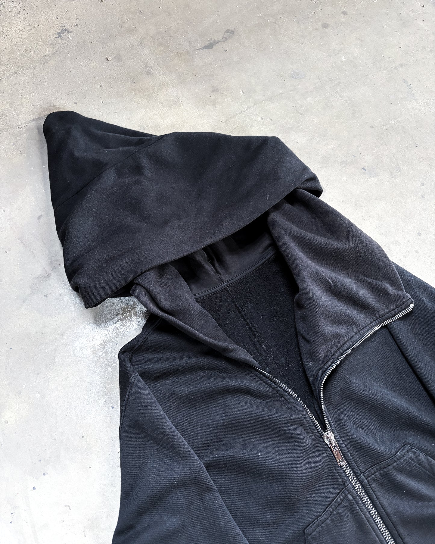 BLACK ASYMMETRICAL MOUNTAIN HOODIE