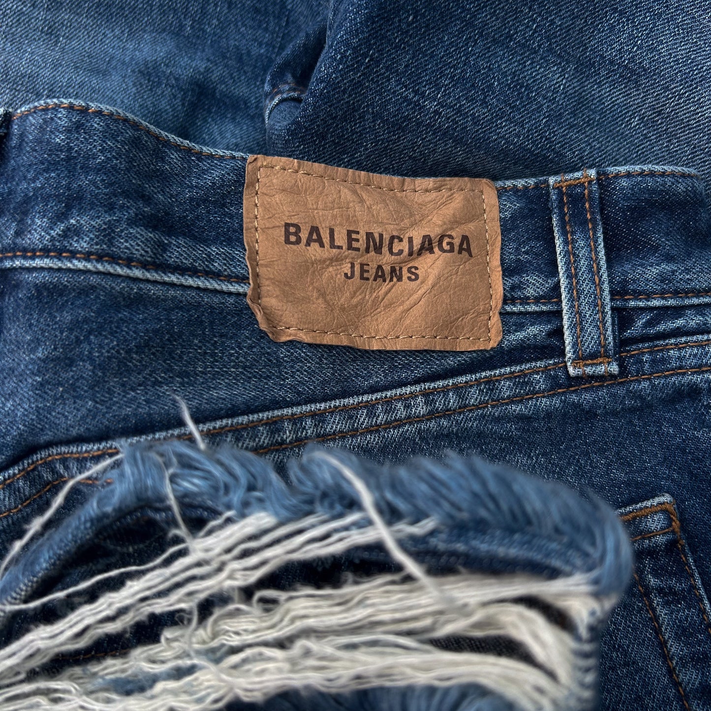 FW21 DISTRESSED DENIM