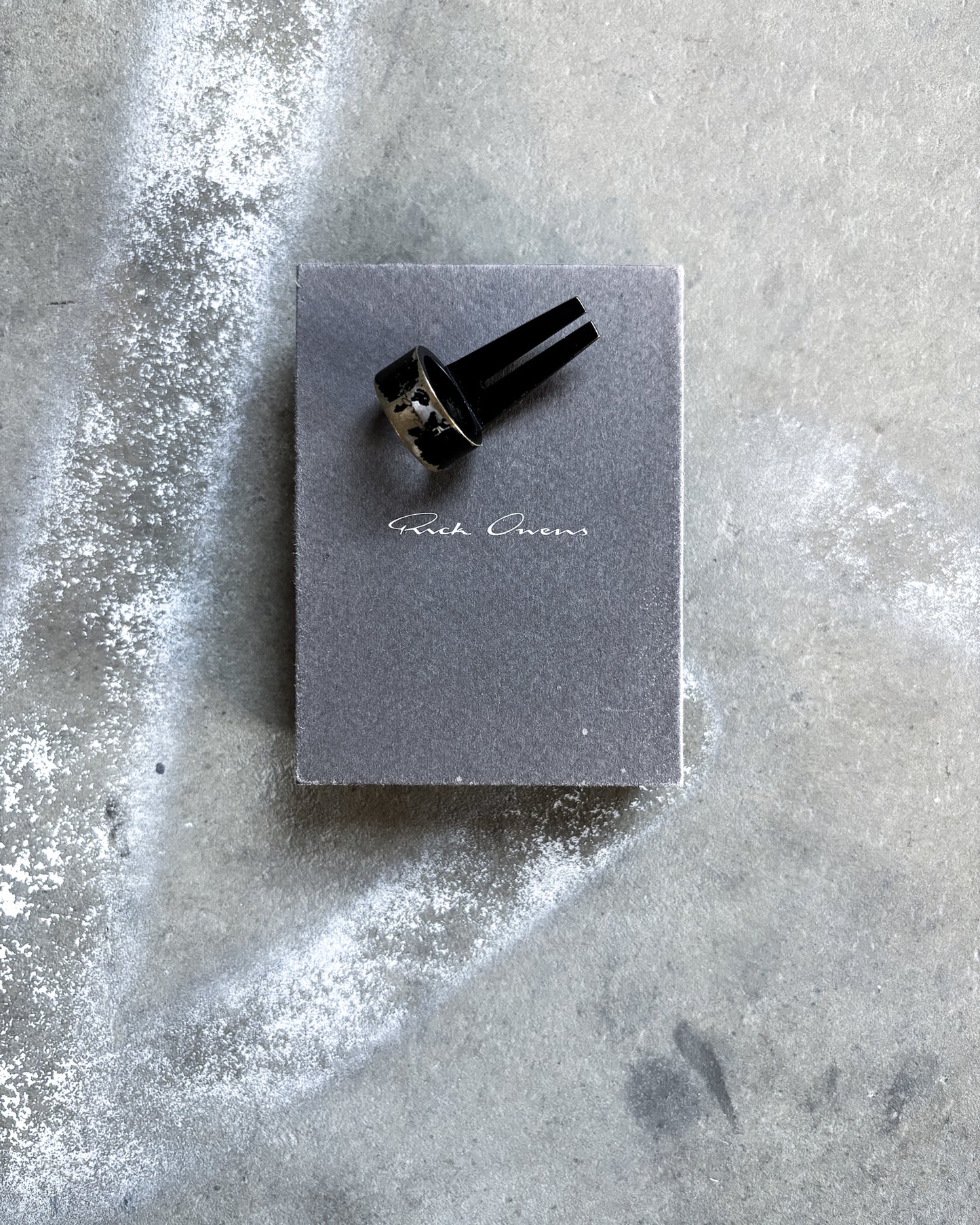 SS24 OPEN TRUNK BLACK RING