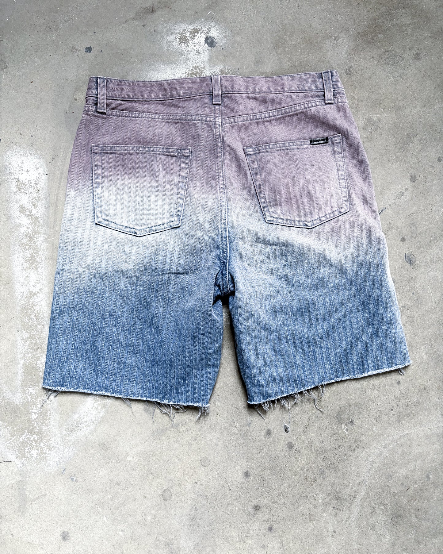 S/S20 GRADIENT RAW EGDE DENIM SHORTS