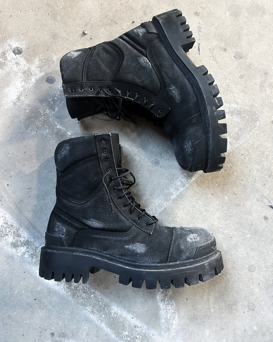 BLACK DISTRESSED STRIKE BOOTS