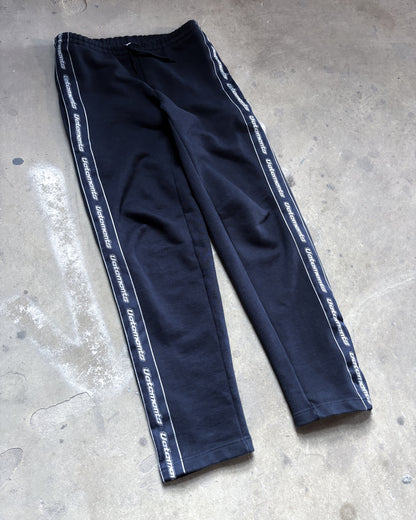 S/S18 NAVY STRIPE LOGO SWEATPANTS