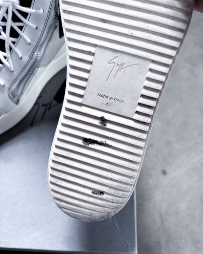 WHITE CONTRAST ‘KRISS’ HIGH TOPS