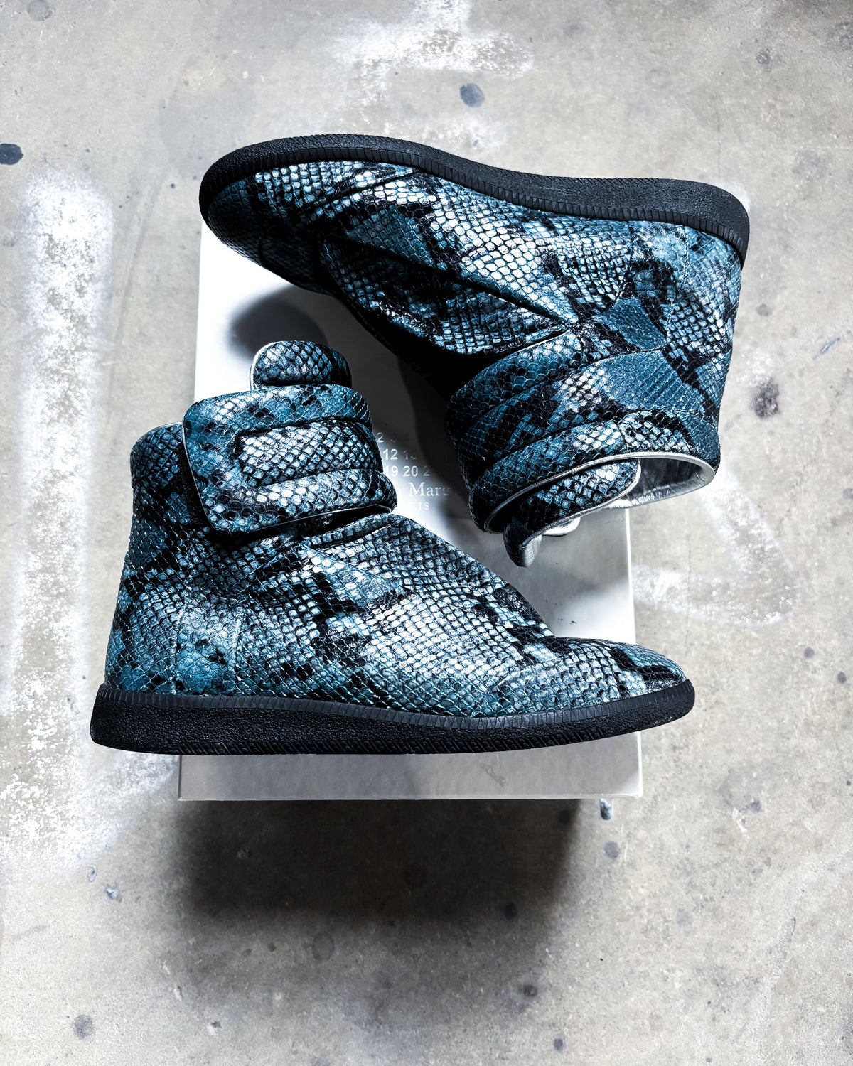 S/S17 BLUE PYTHON FUTURES