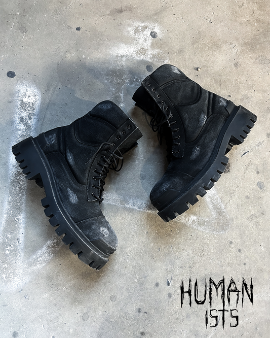 BLACK DISTRESSED STRIKE BOOTS