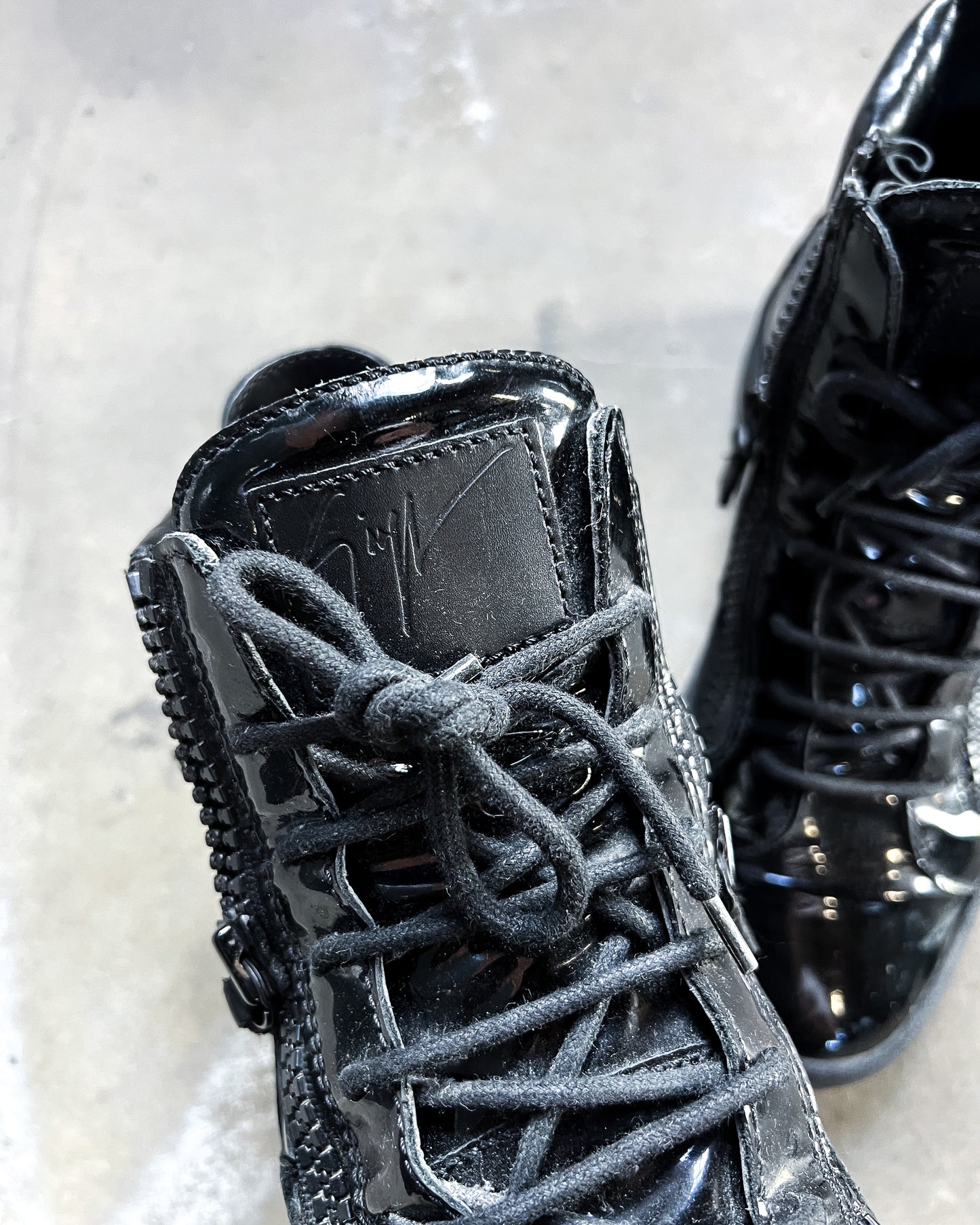 PATENT LEATHER ‘KRISS’ HIGH TOPS