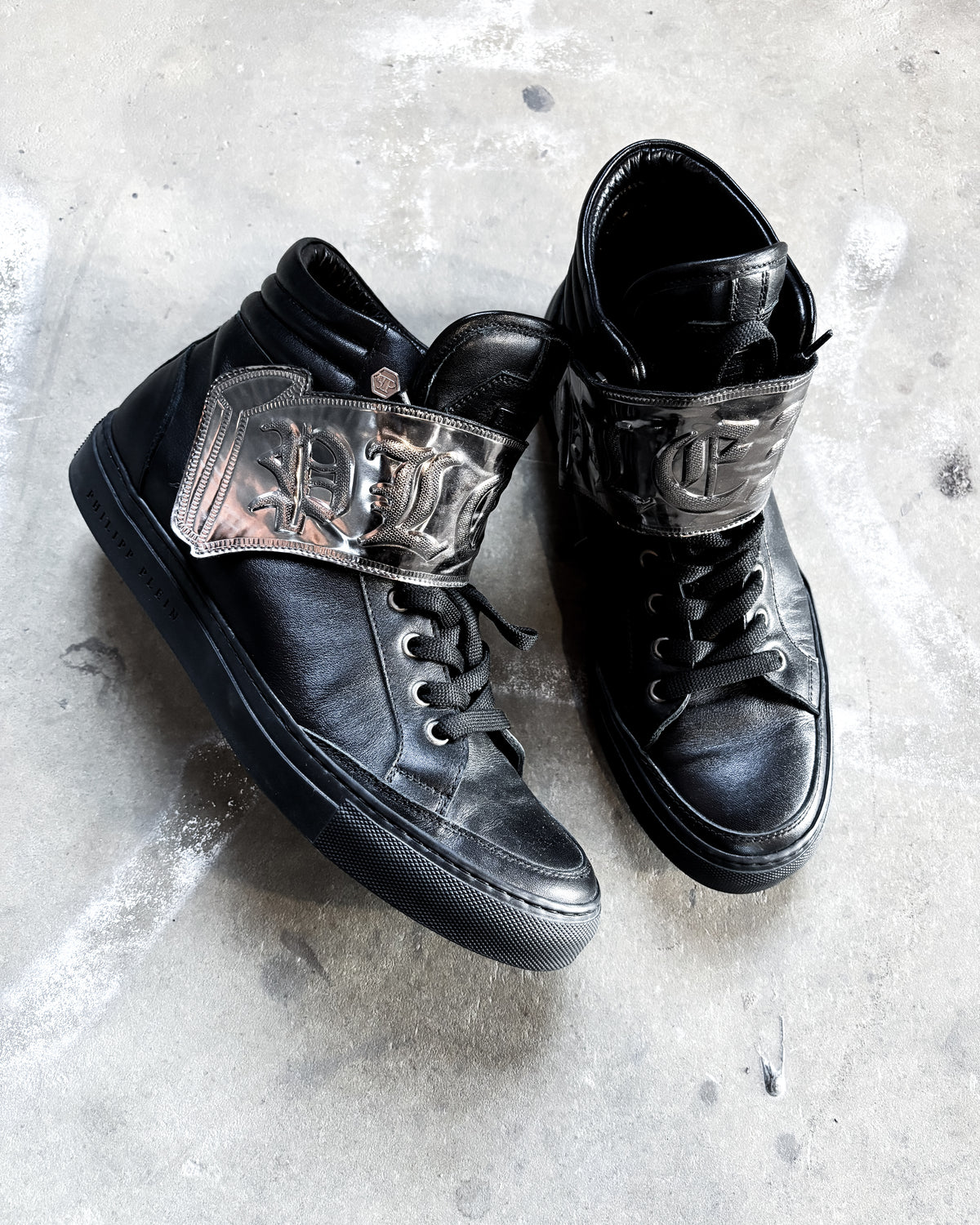 SILVER PLAQUE HIGH TOP SNEAKERS