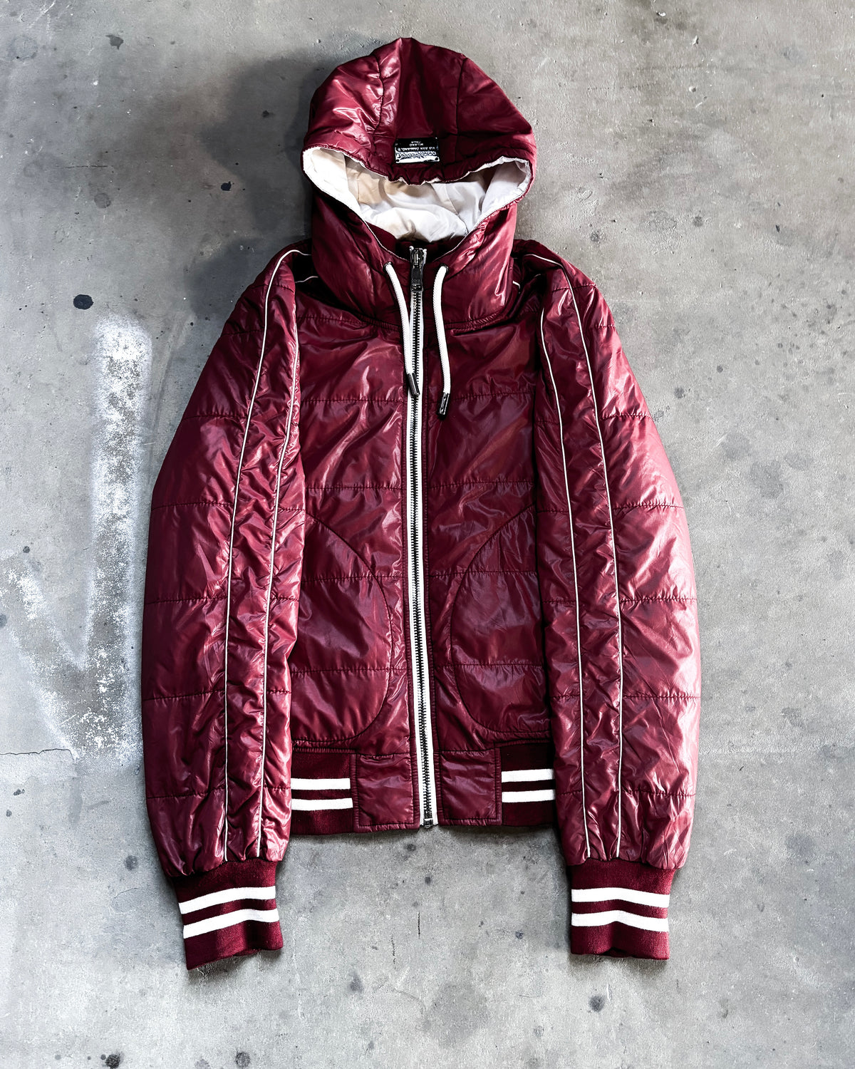 METAL HOOD BADGE PUFFER JACKET