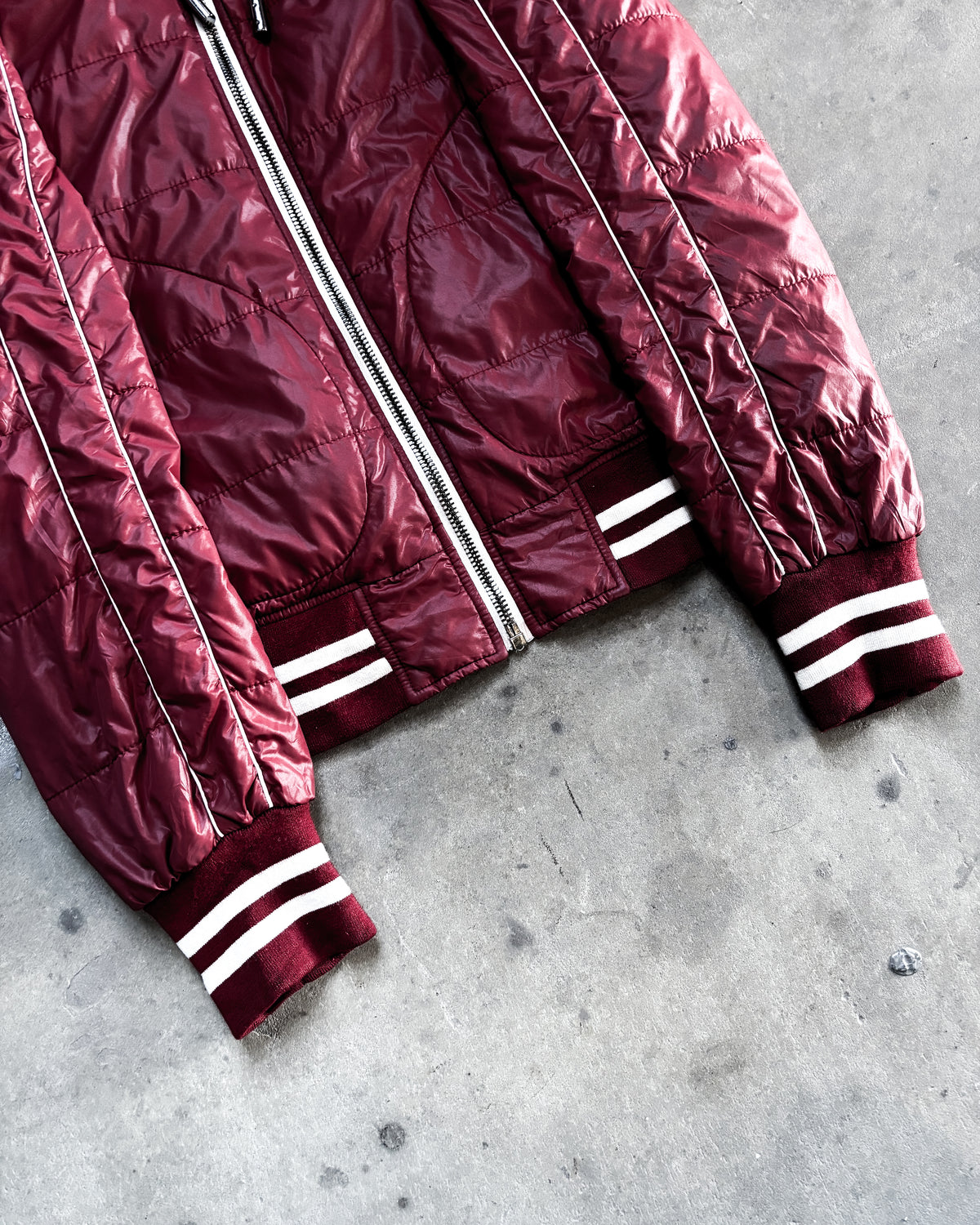 METAL HOOD BADGE PUFFER JACKET