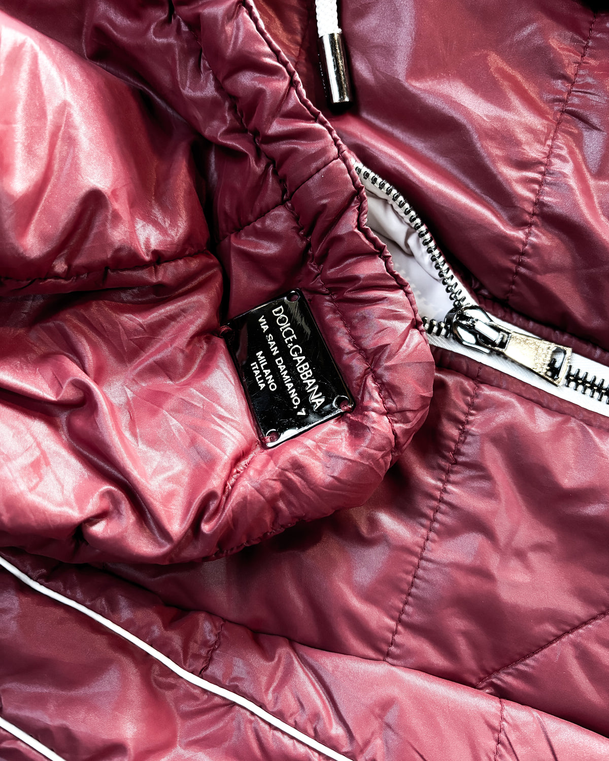 METAL HOOD BADGE PUFFER JACKET