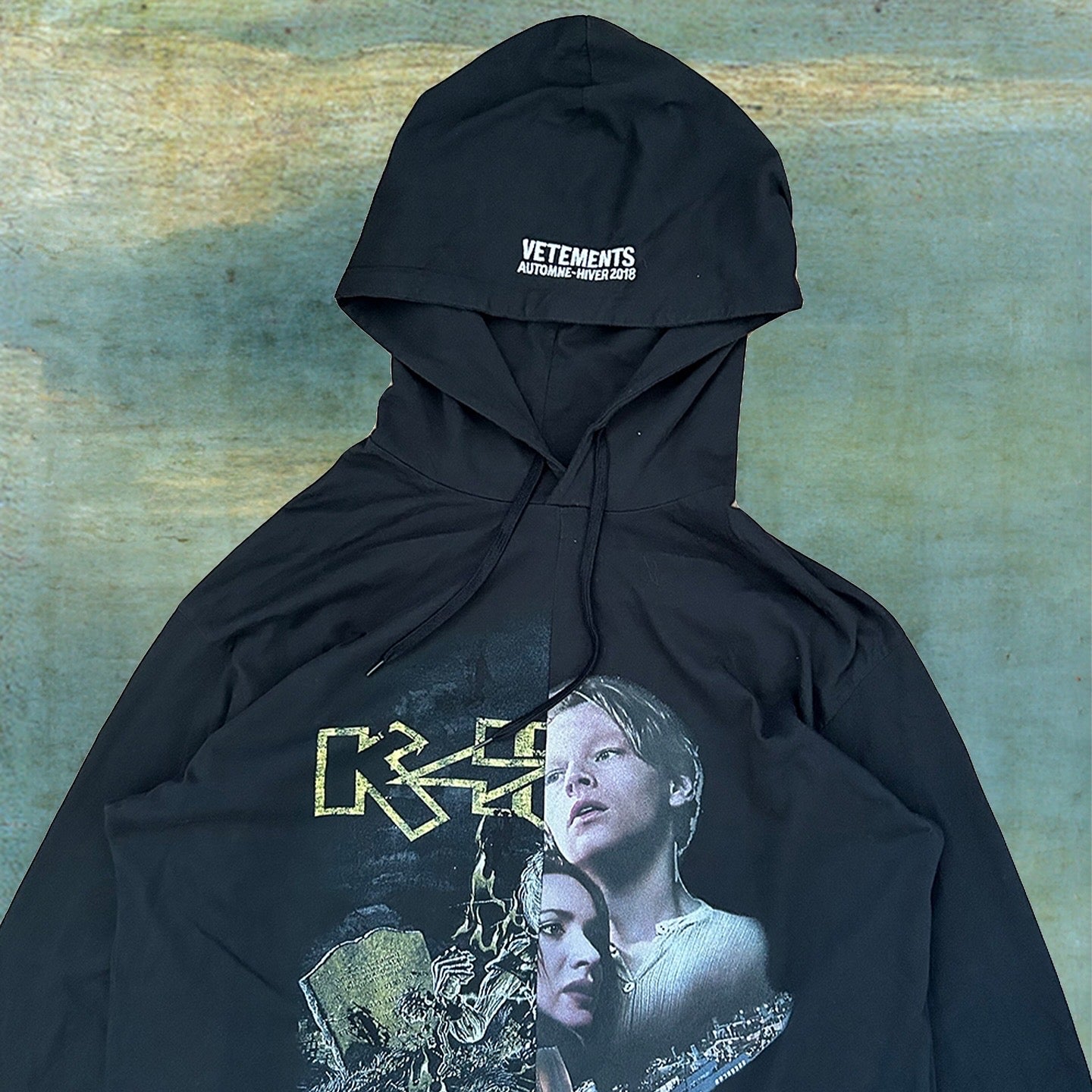 VETEMENTS FW18 KISS TITANIC HOODIE