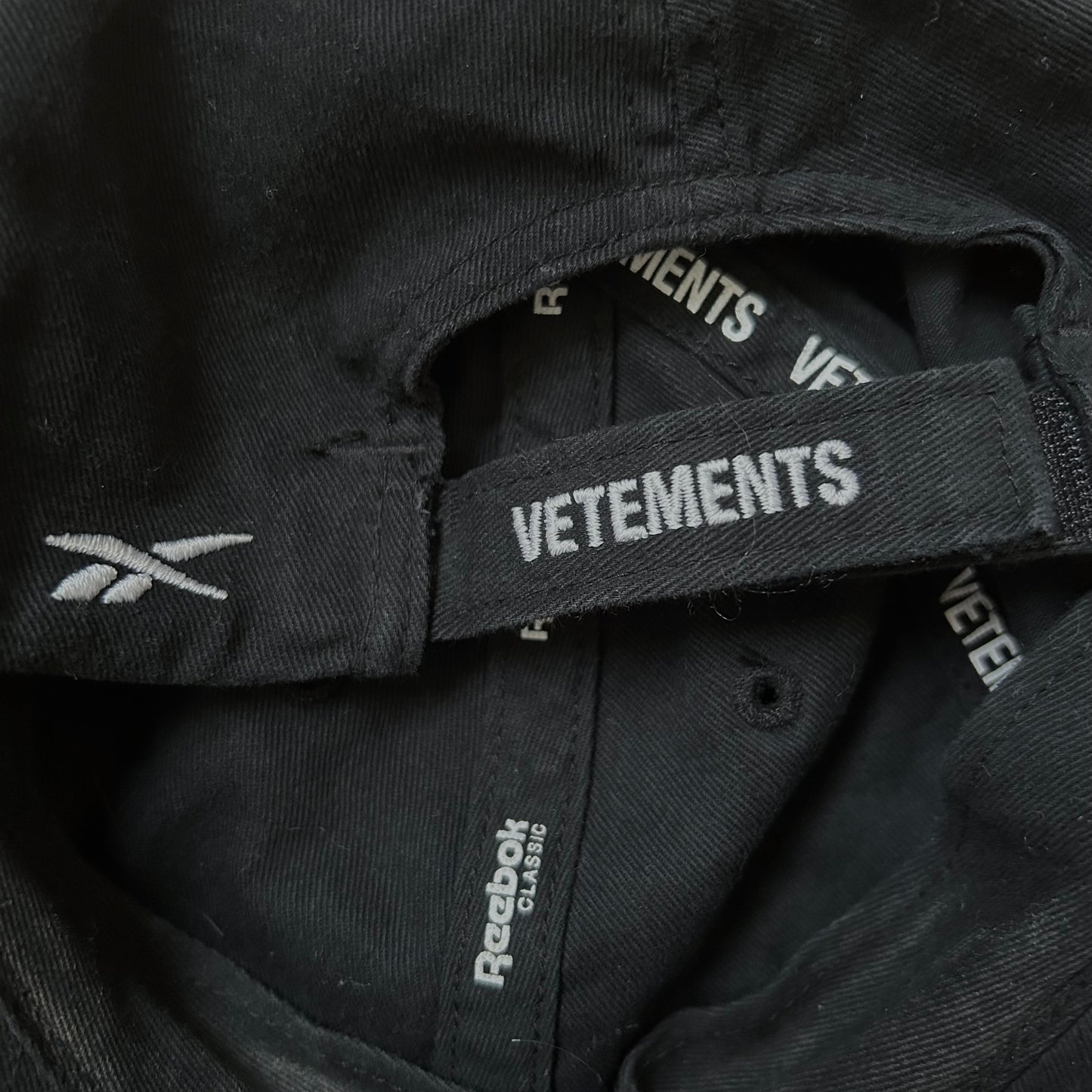 VETEMENTS REEBOK FRIDAY CAP