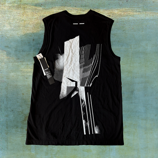 JULIUS 7 SS23 GRAPHIC SLEEVELESS