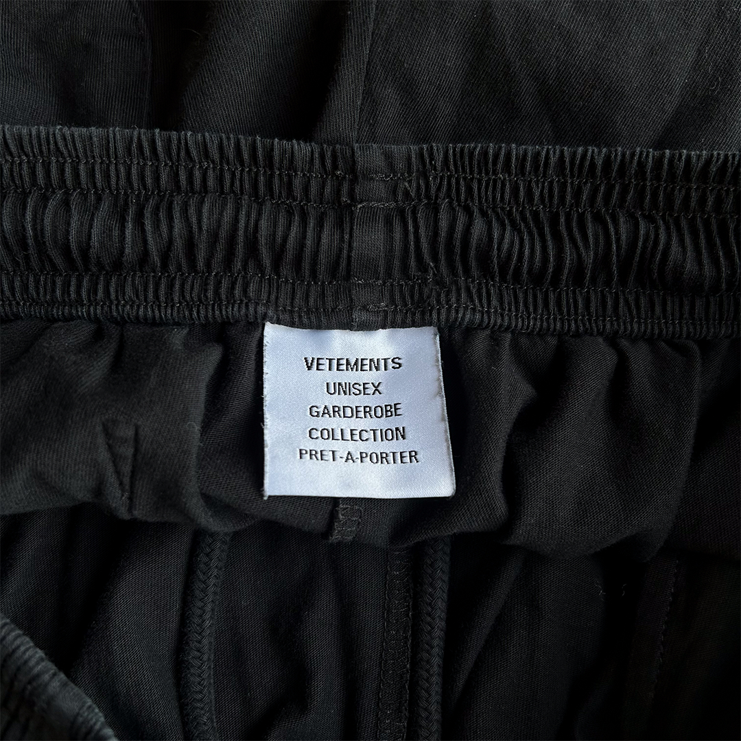 VETEMENTS FW21 HARDCORE SHORTS