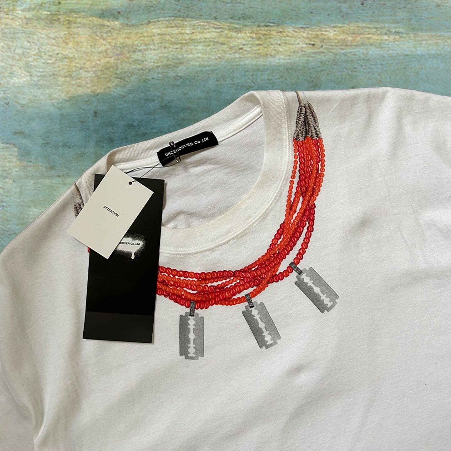 UNDERCOVER RAZOR NECKLACE T-SHIRT