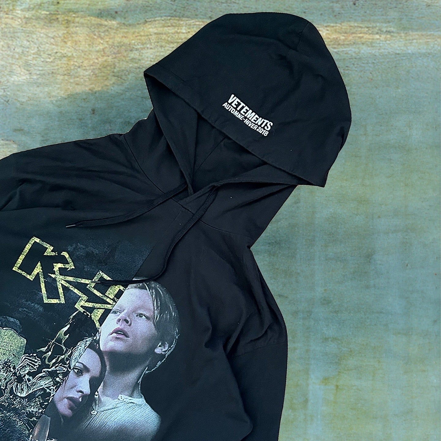 VETEMENTS FW18 KISS TITANIC HOODIE