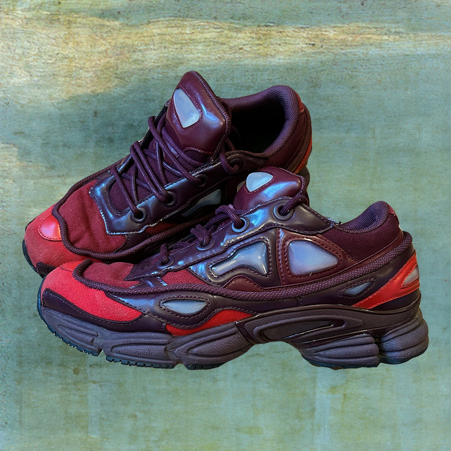 RAF SIMONS 2018 BURGUNDY OZWEEGO