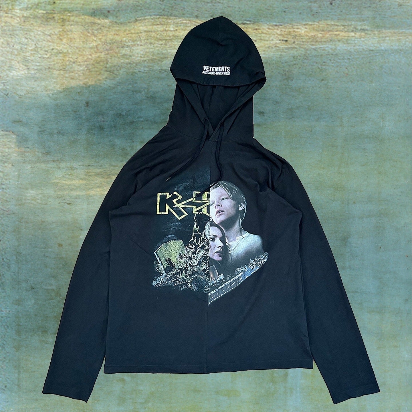 VETEMENTS FW18 KISS TITANIC HOODIE